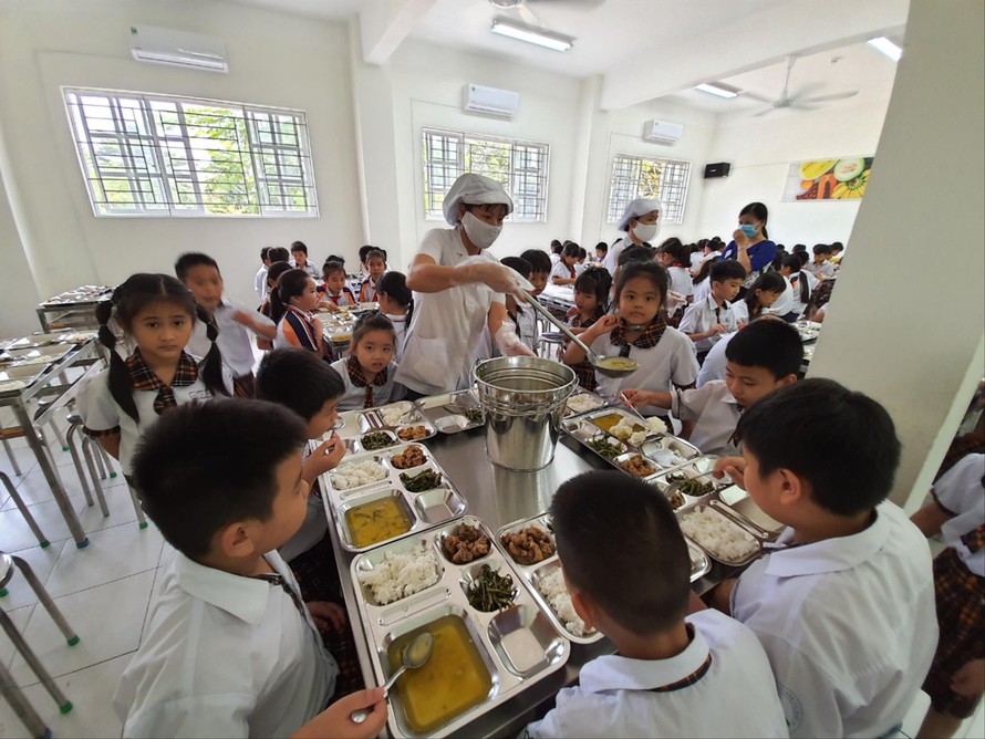 Bữa cơm bán trú của học sinh Trường Tiểu học Trần Thị Bưởi (quận 9, TPHCM)Ảnh: Nguyễn Dũng