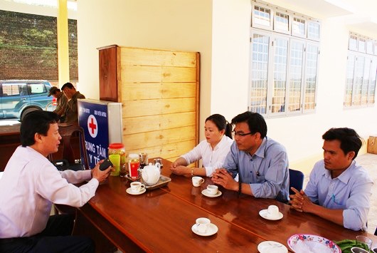 Lãnh đạo Sở Y tế trong một lần về làm việc tại huyện Ia H'Drai