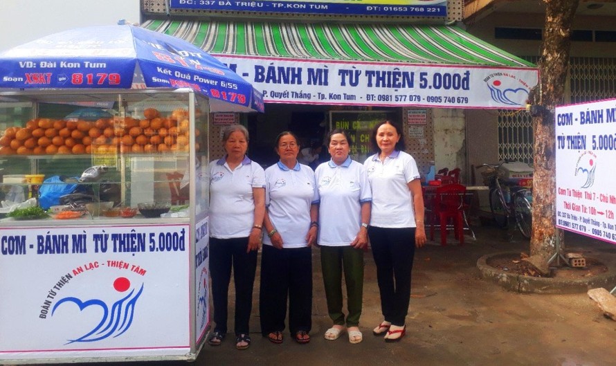 Quán cơm-bánh mì 5000 đầu tiên ở Kon Tum