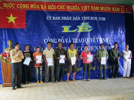 Trao Quyết định nhập quốc tịch Việt Nam cho công dân