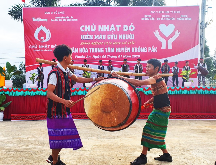 Chủ nhật Đỏ huyện Krông Pắk đúng là ngày hội Nhân Ái của cả 23 dân tộc trên địa bàn