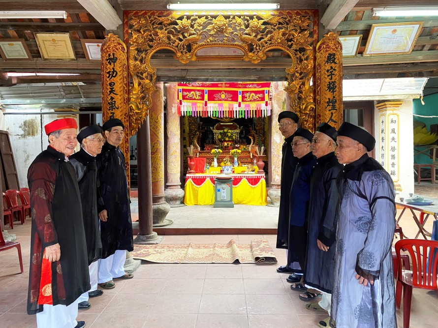 Hội đồng bô lão tại Miếu thờ Thái hoàng Thái hậu Vũ Thị Ngọc Toản