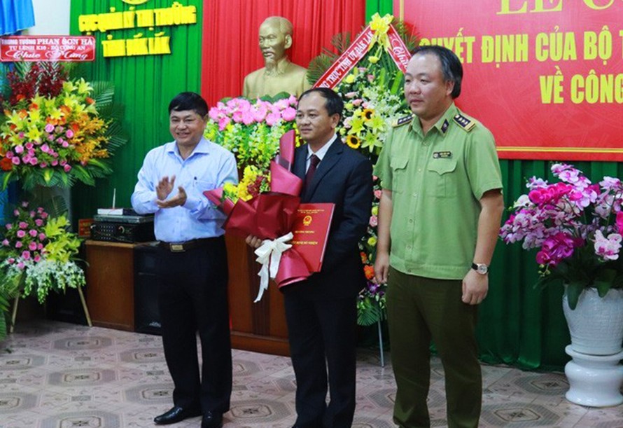 Ông Mai Mạnh Toàn nhận Quyết định bổ nhiệm Cục trưởng Cục QLTT tỉnh Đắk Lắk