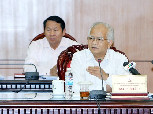 Chủ tịch Hội đồng Dân tộc Ksor Phước đặt câu hỏi tại sao phát hiện sai phạm trong chi tiêu ngân sách, mà Quốc hội vẫn nhất trí