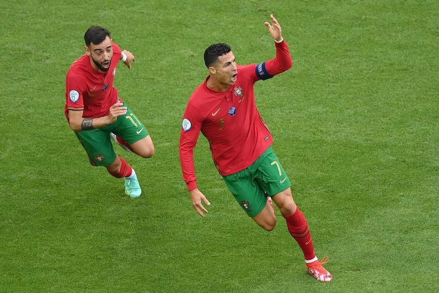 Ronaldo trở thành chân sút vĩ đại nhất trong màu áo ĐTQG
