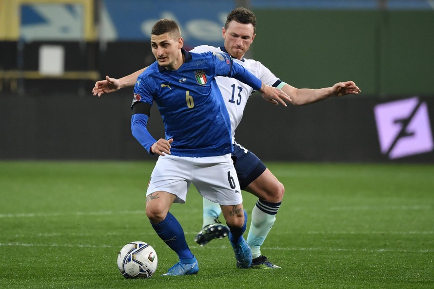 Tiền vệ tuyển Italia thừa nhận gặp bất lợi trước Anh