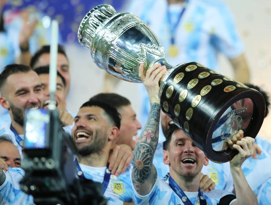 Messi thừa nhận 'hoàn tất giấc mơ cuộc đời' khi vô địch Copa America
