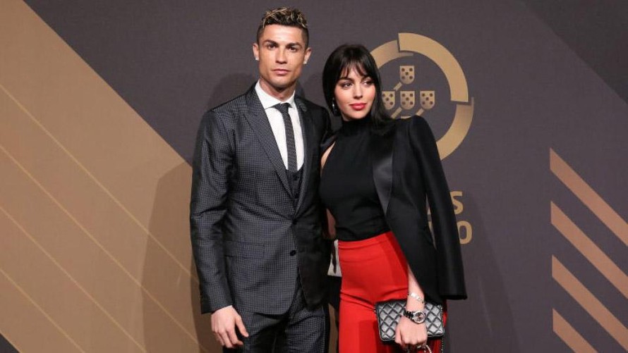 Netflix làm phim về hành trình 'vịt hóa thiên nga' của bạn gái Ronaldo 