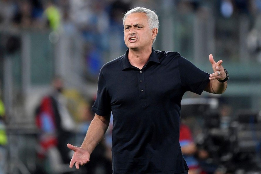 Roma thắng, Mourinho phá kỷ lục của Serie A