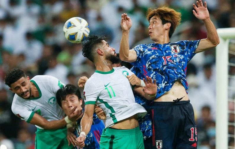 Thua bạc nhược trước Saudi Arabia, Nhật Bản bị bỏ lại ở cuộc đua giành ngôi đầu