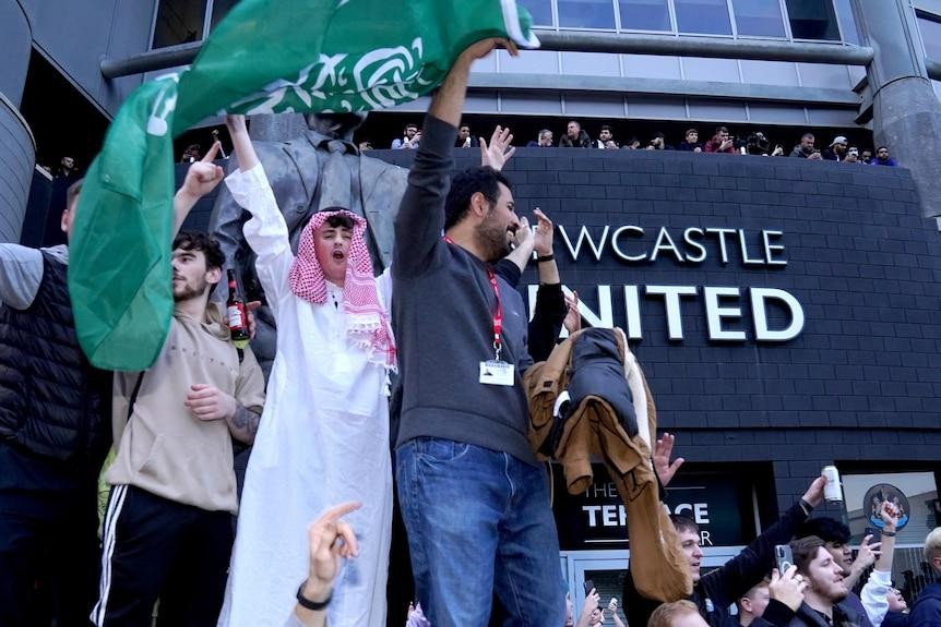NÓNG: Các ông chủ Arab Saudi của Newcastle chính thức 'trảm' HLV 