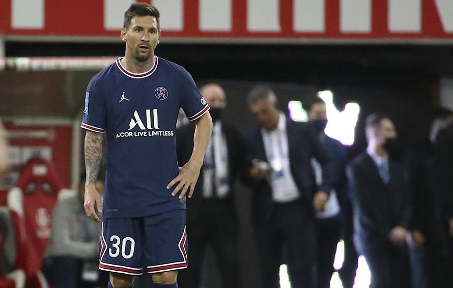 Messi bị đàn anh mắng 'nên cảm thấy hổ thẹn', kém xa Ronaldo