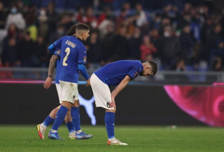 Jorginho sút hỏng 11m, Italia tuột chiến thắng ở phút 90