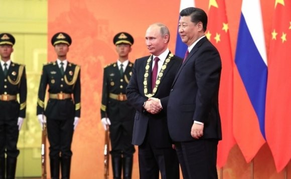 Huân chương hữu nghị cho Putin, Trung Quốc mệt mỏi với bá quyền Mỹ