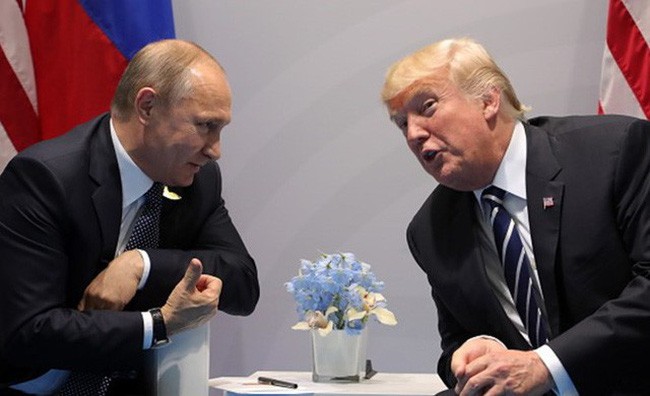 Tổng thống Mỹ Donald Trump (phải) và người đồng cấp Nga Vladimir Putin. (Ảnh: Reuters)