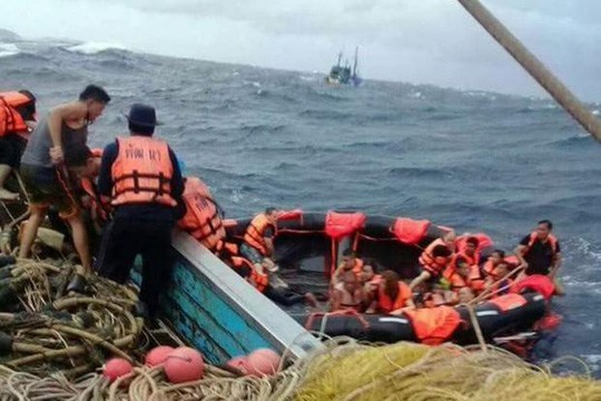 Thái Lan: 2 chiếc tàu bị lật, hàng chục người mất tích