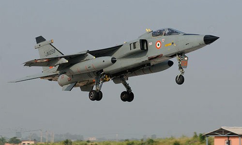 Lý do Ấn Độ vung tiền mua... máy bay chiến đấu cũ