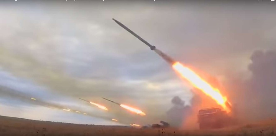 Hệ thống phóng tên lửa đa năng tự hành của Nga, BM-27 Uragan,