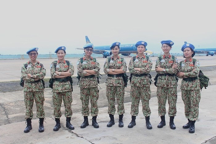 Các chiến sĩ Bệnh viện dã chiến cấp 2 số 1 thuộc Lực lượng gìn giữ hòa bình Việt Nam đã tập kết về sân bay Tân Sơn Nhất (TP.HCM)