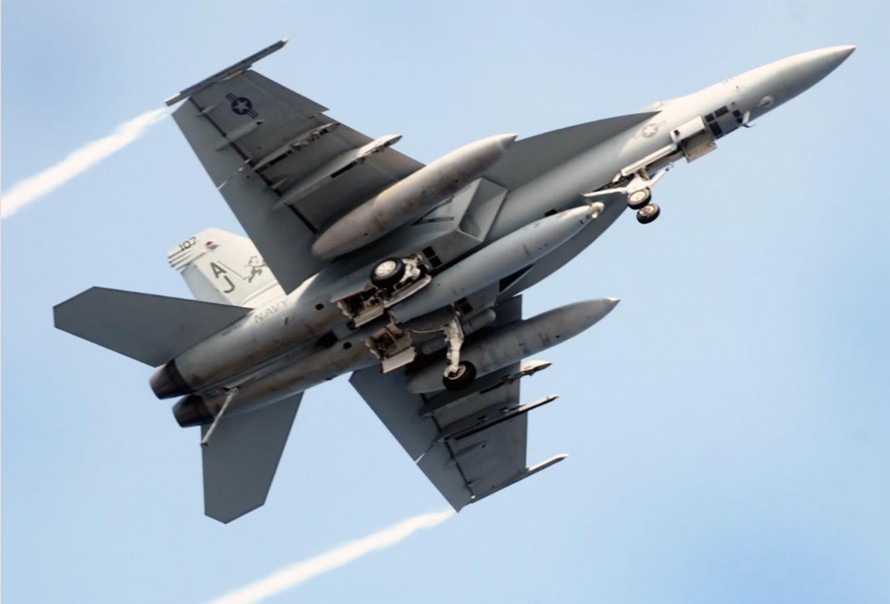Máy bay chiến đấu đa dụng F/A-18 vừa gặp nạn tại ngoài khơi Nhật Bản. Ảnh: US Navy