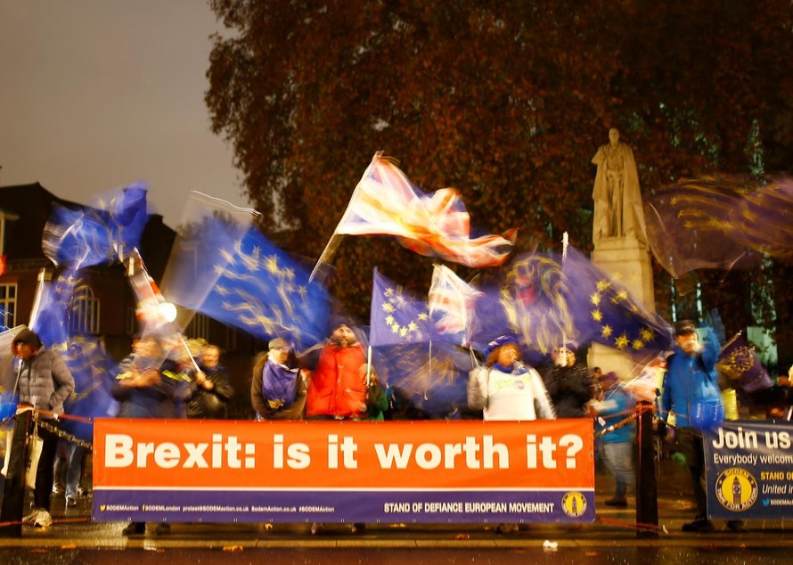 Người biểu tình phản đối Brexit tập trung trước tòa nhà Quốc hội Anh