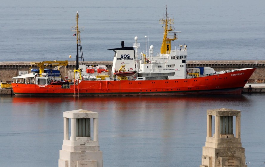 Tàu cứu hộ Aquarius đang bị nghi ngờ xả rác thải độc hại xuống vùng biển Italia