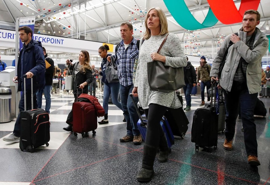 Du khách tại sân bay Chicago, trước thời điểm Lễ Tạ ơn năm 2018