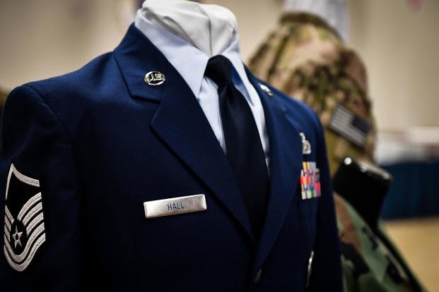 Mẫu quân phục Không quân Mỹ được trưng bày tại buổi lễ bổ nhiệm sĩ quan năm 2017