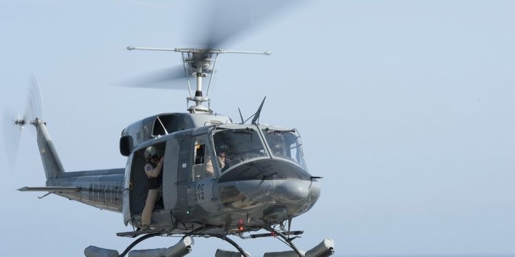 Một chiếc trực thăng Bell 412 trong khi đang làm nhiệm vụ