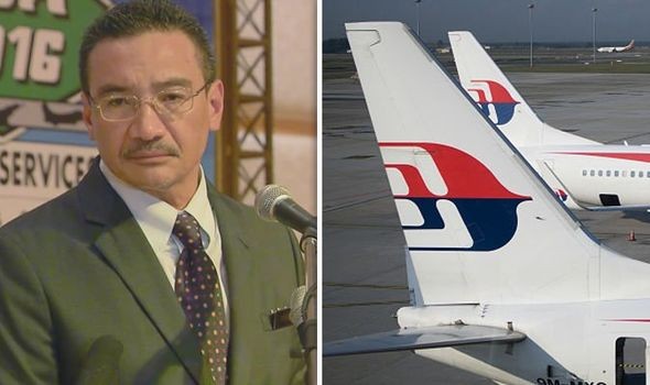 Nguyên Bộ trưởng Quốc phòng Malaysia Hishammuddin Hussein (trái) thừa nhận đã để MH370 bay vào không phận bị cấm (Ảnh: Getty Images)
