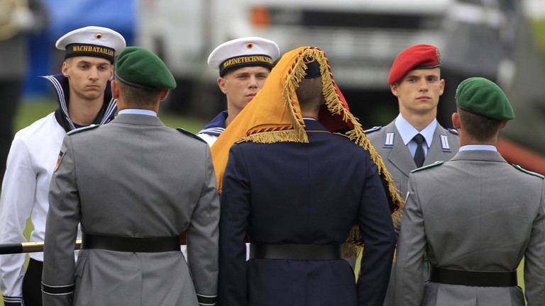 Các tân binh Đức trong buổi lễ tuyên thệ