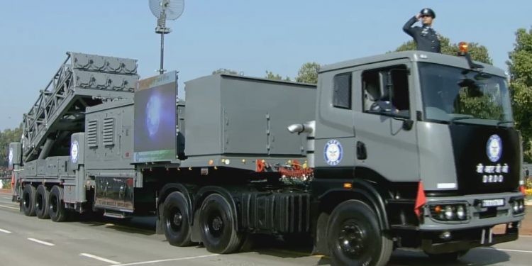 Hệ thống tên lửa MRSAM phiên bản mới nhất của Ấn Độ trong buổi lễ diễu binh