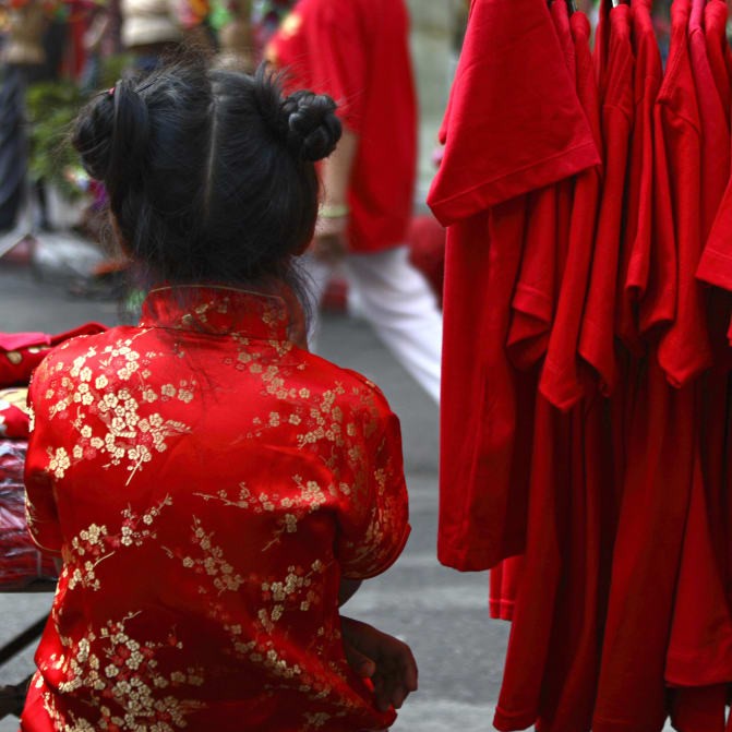 Màu đỏ luôn được ưa chuộng trong các mẫu thời trang trong dịp Tết Nguyên Đán tại Trung Quốc