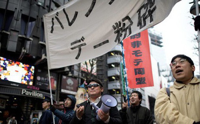 Đoàn ‘thanh niên ế’ tại Nhật biểu tình đòi dẹp bỏ ngày Valentine