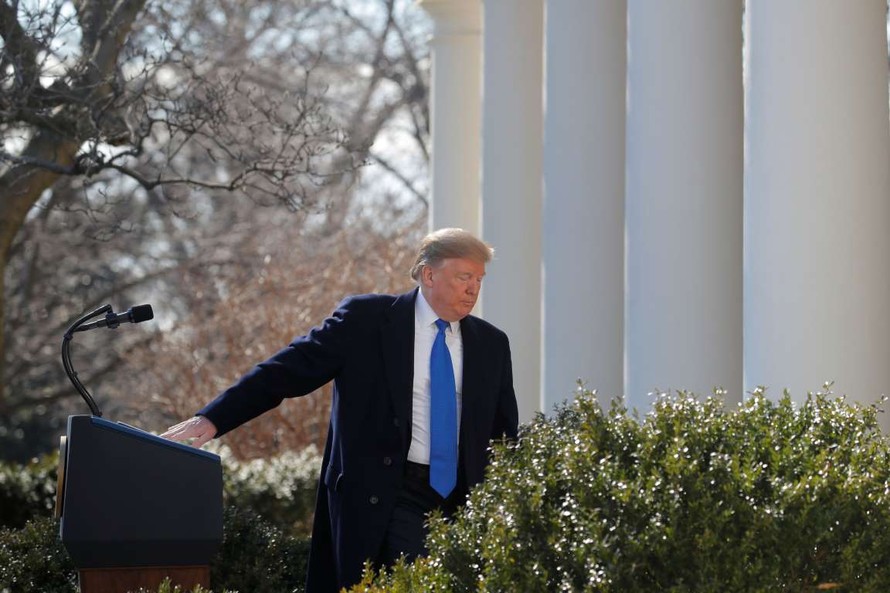 Tổng thống Trump sau khi kết thúc tuyên bố Tình trạng khẩn cấp quốc gia ở Vườn Hồng tại Nhà Trắng vào hôm thứ Sáu vừa qua (15/2) (Ảnh: Jim Young/Reuters)