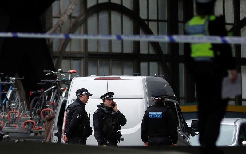 Cảnh sát Ireland vừa tham gia phối hợp cùng cảnh sát Anh điều tra vụ đặt bom trong gói bưu phẩm, được cho là gửi từ Ireland đến Anh