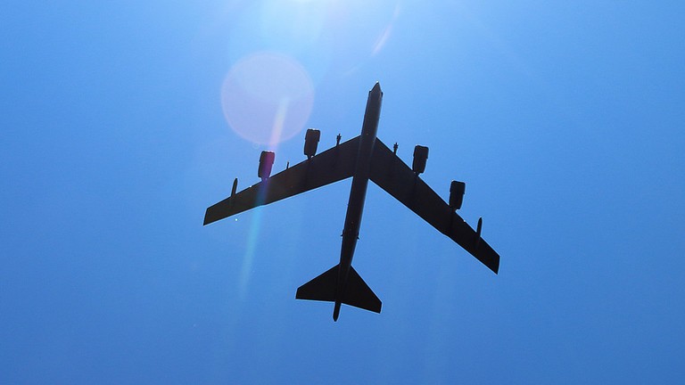Máy bay B-52 Stratofortress của Không quân Mỹ, vừa xuất hiện tại vùng tranh chấp của Trung Quốc