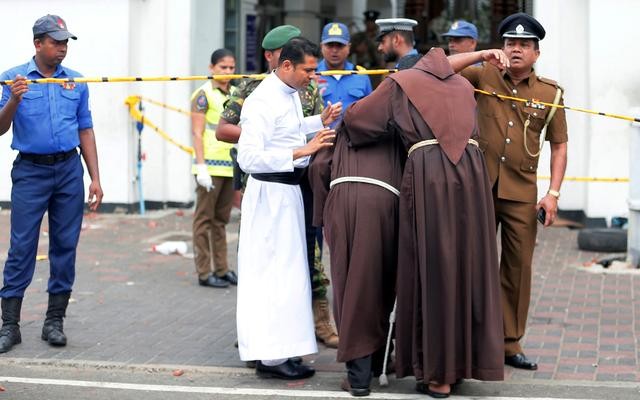 Các giáo sĩ được bảo vệ nghiêm ngặt sau khi xảy ra vụ việc. Thống kê cho thấy, số nạn nhân thiệt mạng và bị thương trong vụ đánh bom nhà thờ, khách sạn tại Sri Lanka đã lên đến hơn 100 người