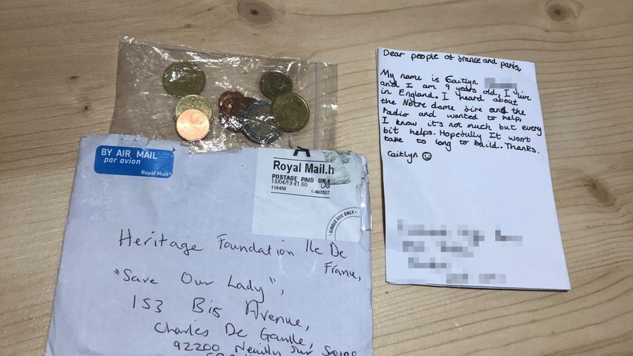 Số tiền ủng hộ cùng bức thư với lời văn dễ thương của cô bé 9 tuổi người Anh Caitlyn Handley