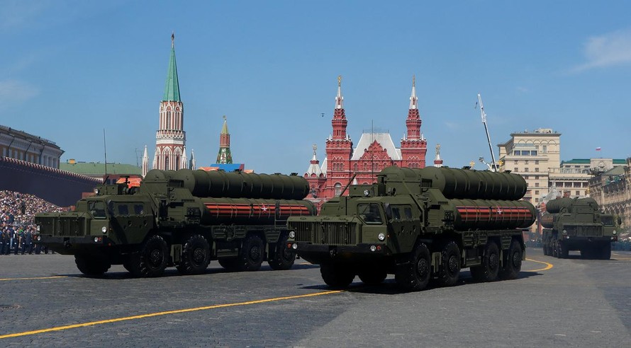 Hệ thống S-400 trong lễ diễu binh mừng Ngày Chiến thắng lần thứ 73 tại Quảng trường Đỏ, Moscow, Nga