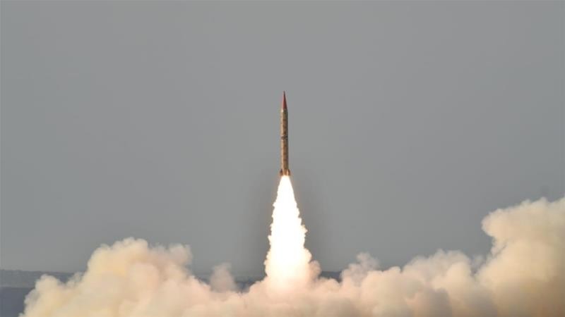 Tên lửa Shaheen-II có thể mang đầu đạn thường và đầu đạn hạt nhân, với tầm bắn lên đến 1500 km