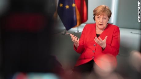 Thủ tướng Đức Angela Merkel trả lời phỏng vấn CNN