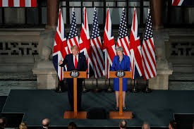 Tổng thống Mỹ Donald Trump cùng cựu Thủ tướng Anh Theresa May trong cuộc hội đàm