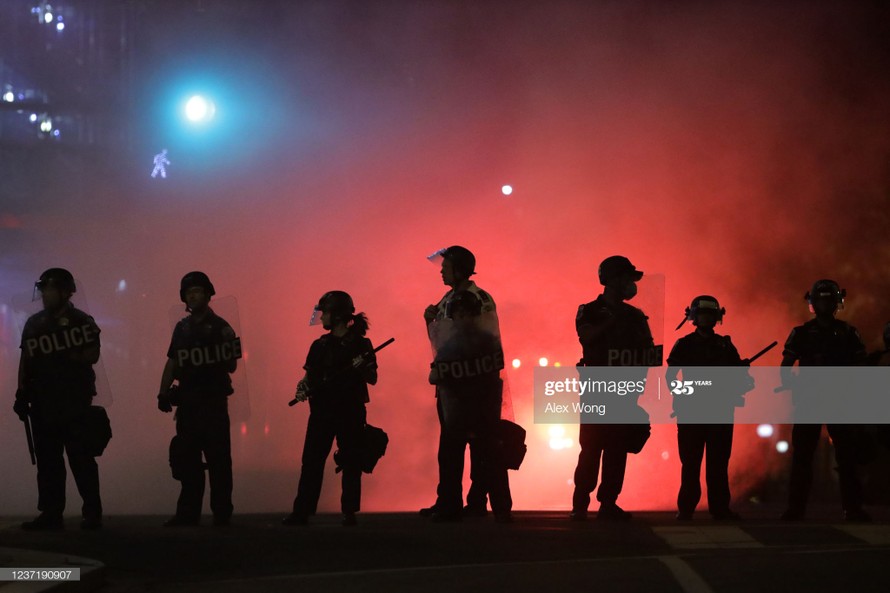 Số lượng sĩ quan Mỹ nghỉ việc tăng mạnh giữa làn sóng biểu tình sắc tộc