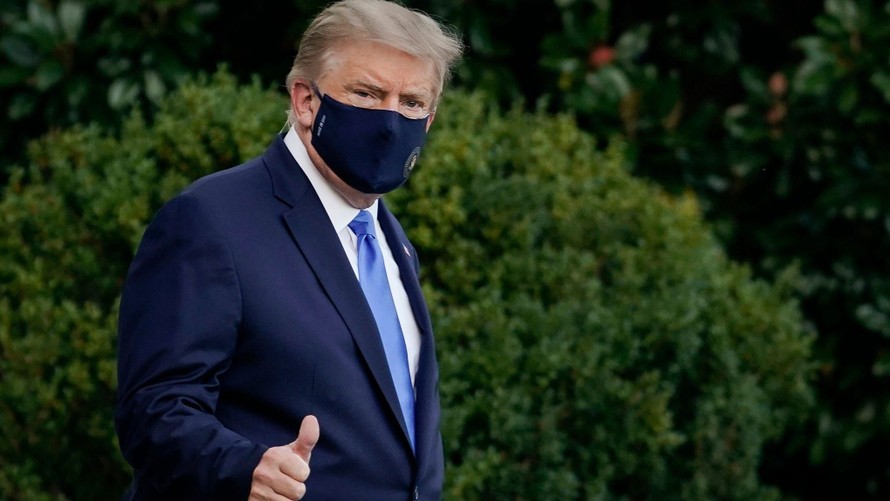 Ông Trump nói COVID-19 'ít chết chóc' hơn cúm mùa, kêu gọi học cách sống chung