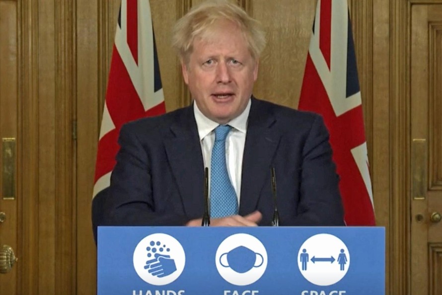 Thủ tướng Anh Boris Johnson trong buổi họp báo tối ngày hôm qua.