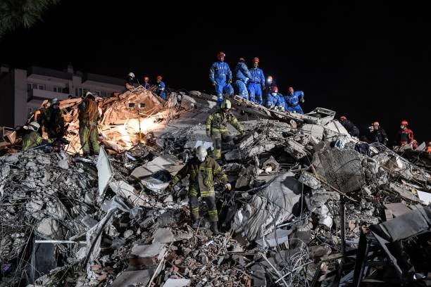 Thổ Nhĩ Kỳ: 4 mẹ con sống sót sau 18 tiếng bị chôn vùi bởi động đất