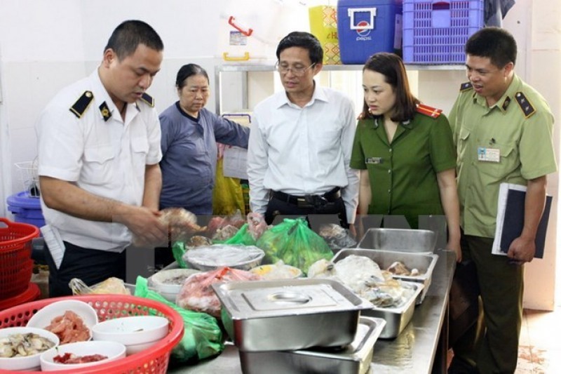 Xử phạt 173 cơ sở vi phạm vệ sinh an toàn thực phẩm dịp Tết