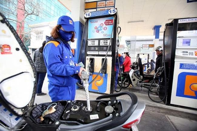 Giá xăng dầu đồng loạt tăng mạnh, xăng RON95 lên sát ngưỡng 23.000 đồng/lít