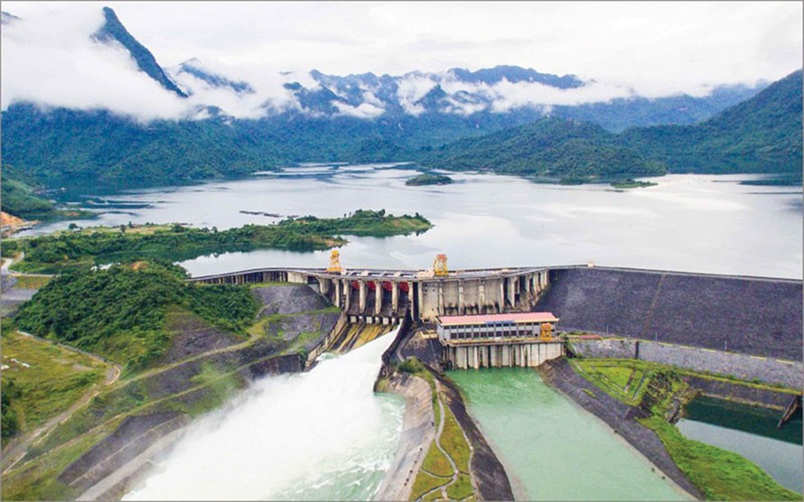 Hồ chứa thủy điện Tuyên Quang